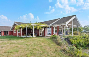 Nice Home In Bogø By With Wifi Bogø By